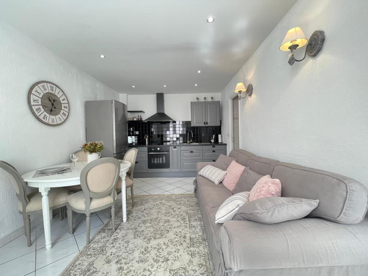 Renting - 9 Massena - Spacious Massena Square - Ac - Fully Equipped